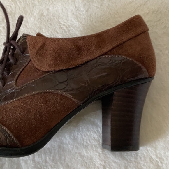 Naturalizer Brown Heels with Brogue Detailing Victorian - Picture 7 of 8